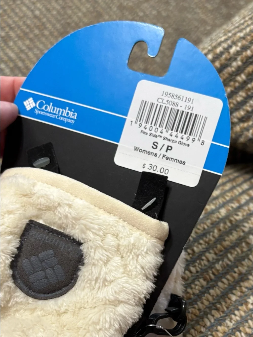 NWT… Columbia Plush Fleece Gloves in Ivory (size small)